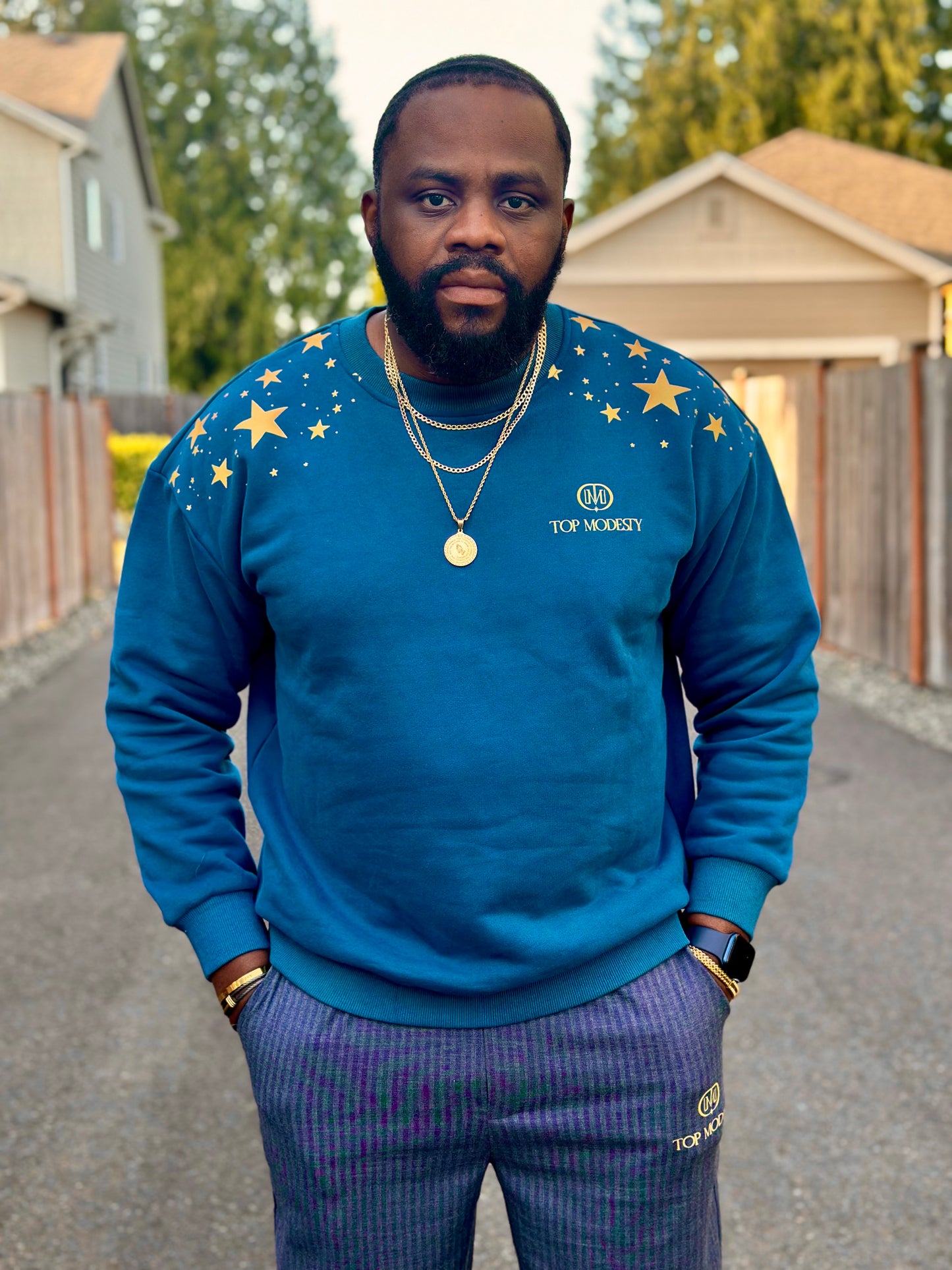 Top Modesty Simply Stars Crewneck Sweater