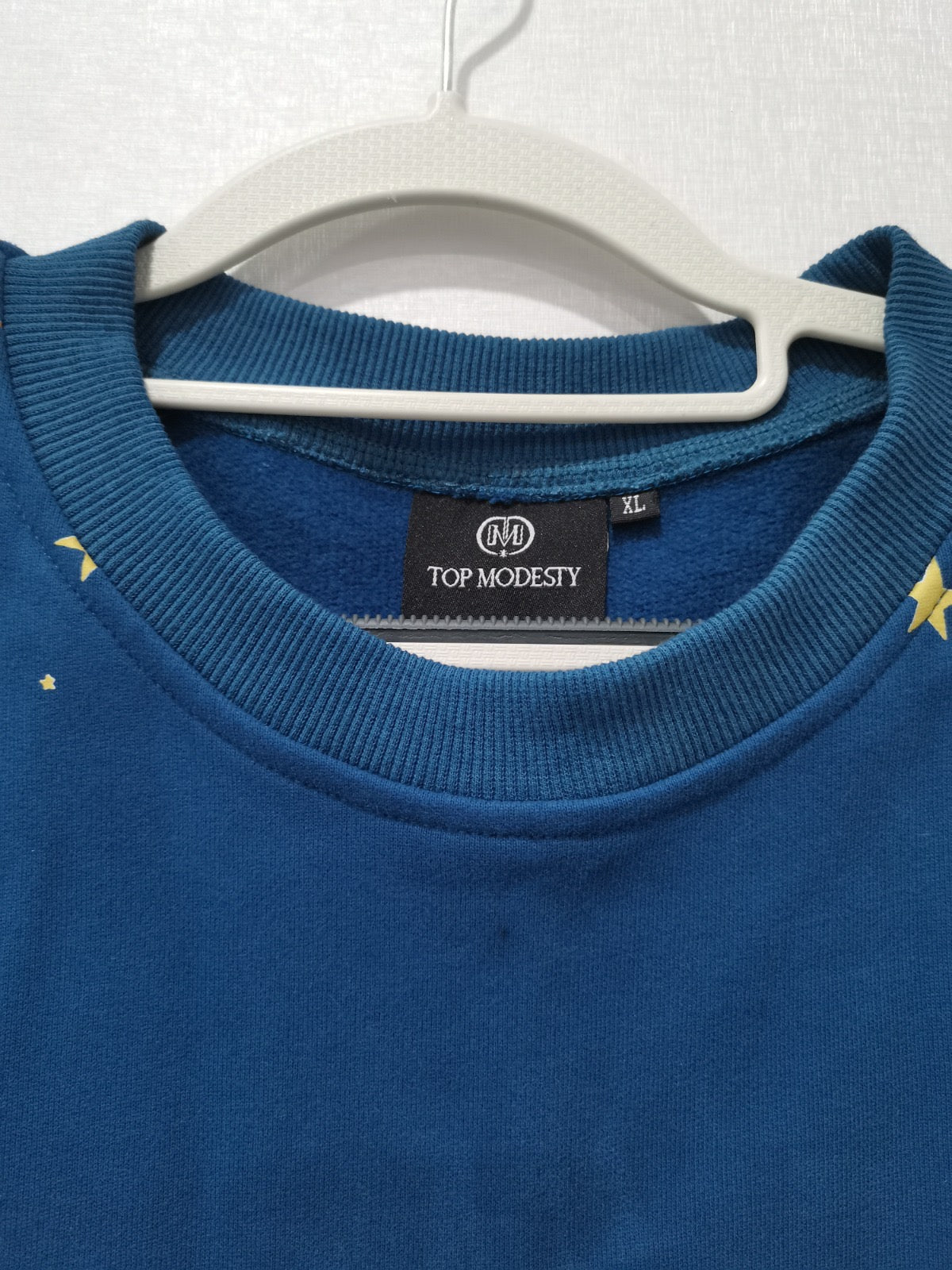 Top Modesty Simply Stars Crewneck Sweater